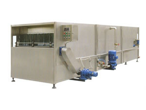 Máquina de garrafas com pulverizador de refrigeração e arrefecimento